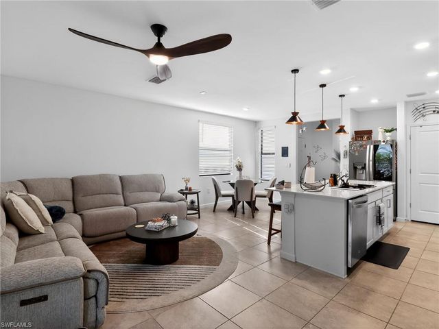 1672 Lake Jessup CIR, Cape Coral, FL 33909