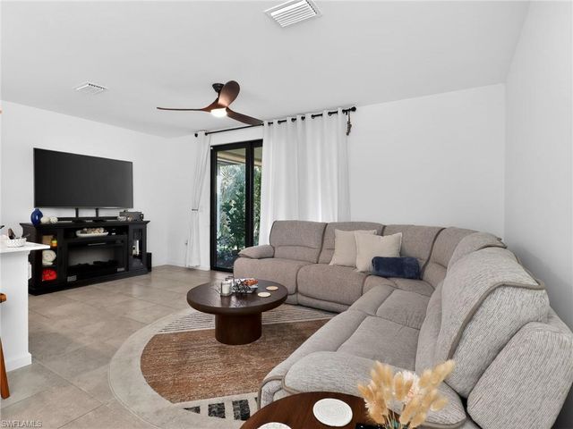 1672 Lake Jessup CIR, Cape Coral, FL 33909