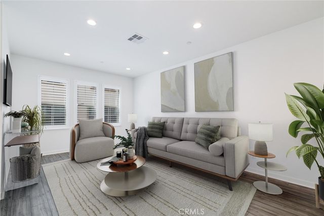 606 White Oaks, Lake Forest, CA 92610