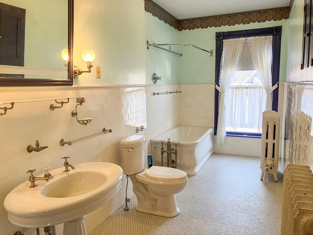 301 S Genesee Street, Morrison, IL 61270