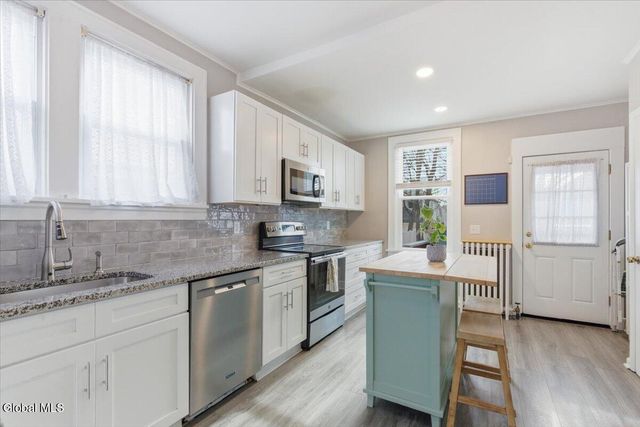 16 Oakwood Street, Albany, NY 12208