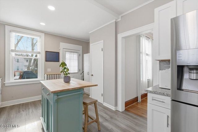 16 Oakwood Street, Albany, NY 12208