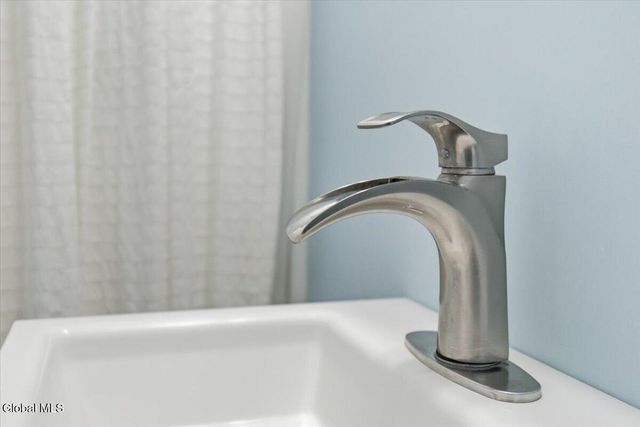 16 Oakwood Street, Albany, NY 12208