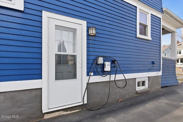 16 Oakwood Street, Albany, NY 12208