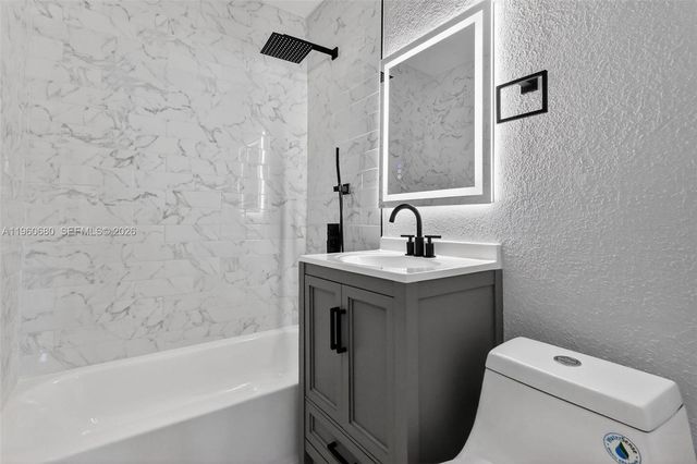 870 NE 144th St, North Miami, FL 33161