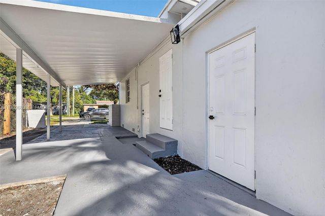 870 NE 144th St, North Miami, FL 33161