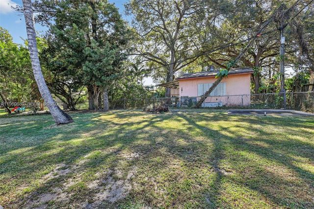 870 NE 144th St, North Miami, FL 33161