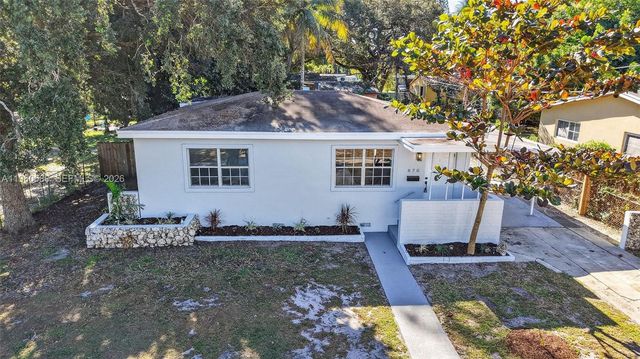 870 NE 144th St, North Miami, FL 33161