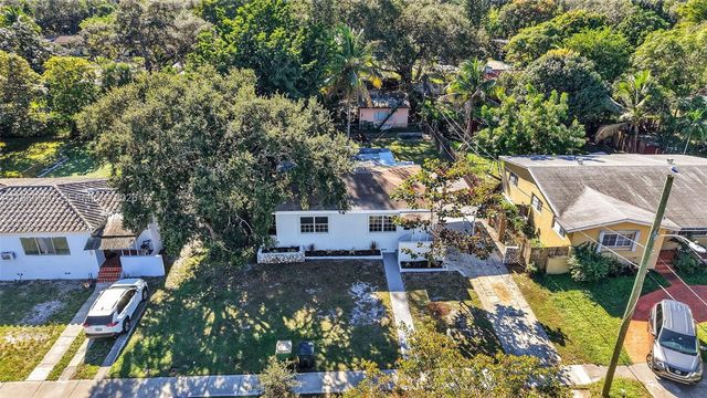 870 NE 144th St, North Miami, FL 33161