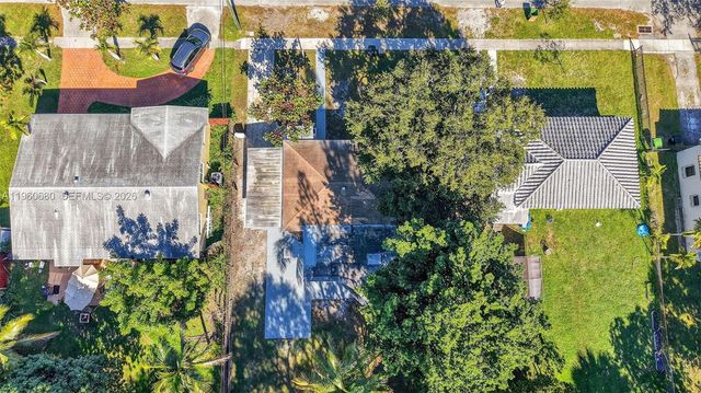 870 NE 144th St, North Miami, FL 33161