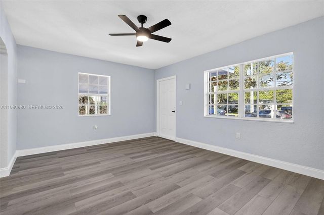 870 NE 144th St, North Miami, FL 33161