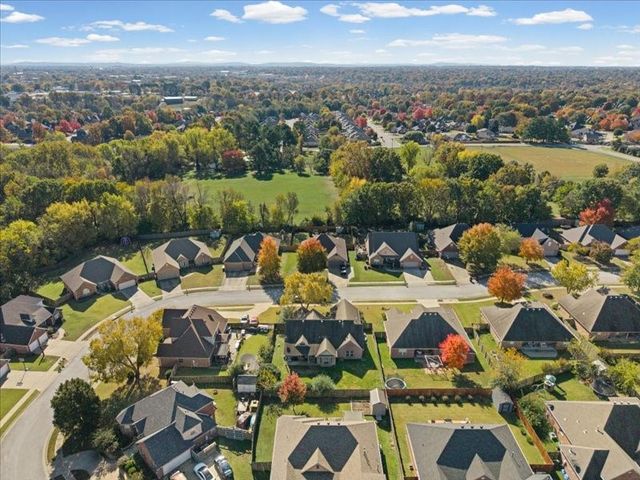 1376 Lexington Circle, Springdale, AR 72762