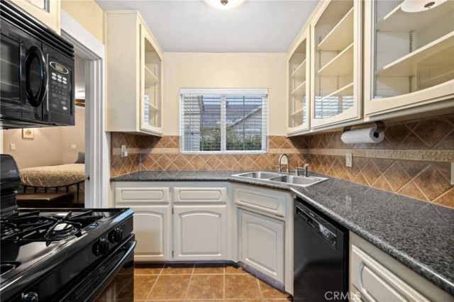 3025 San Emidio, Bakersfield, CA 93304