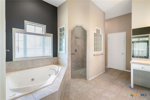 123 Northwood Drive, Cuero, TX 77954