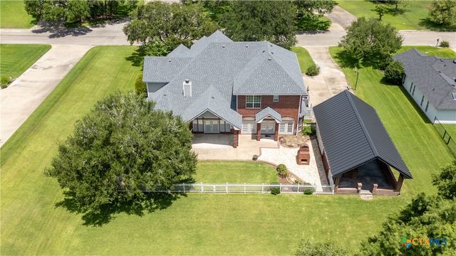 123 Northwood Drive, Cuero, TX 77954