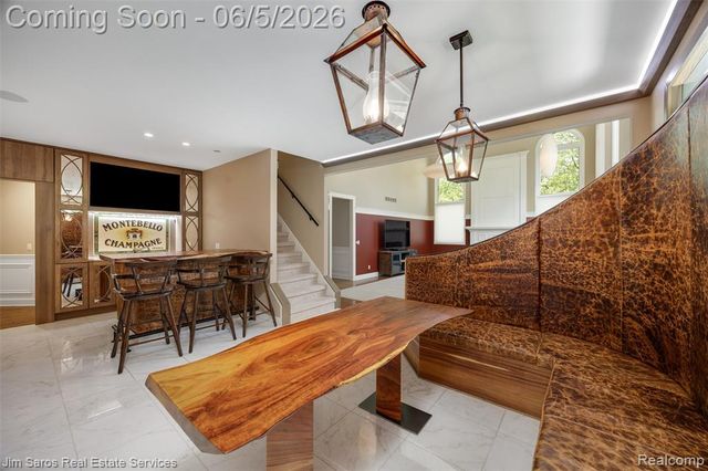 910 Edgemont Park, Grosse Pointe, MI 48230