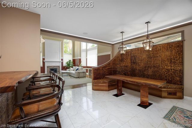 910 Edgemont Park, Grosse Pointe, MI 48230