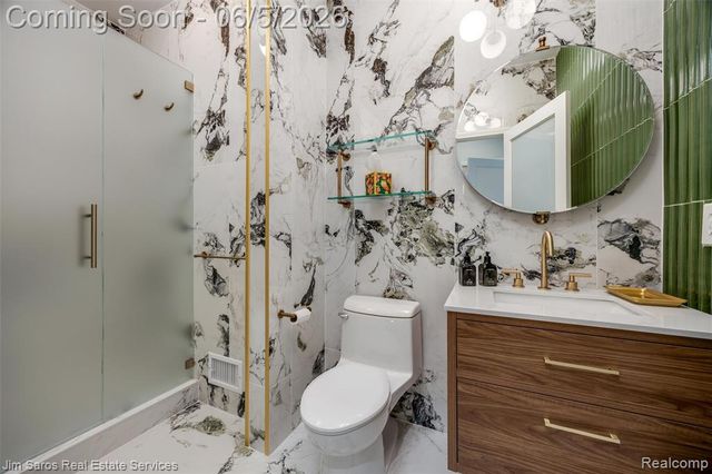 910 Edgemont Park, Grosse Pointe, MI 48230