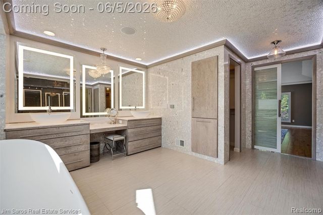 910 Edgemont Park, Grosse Pointe, MI 48230