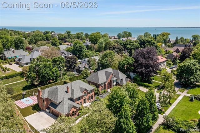 910 Edgemont Park, Grosse Pointe, MI 48230