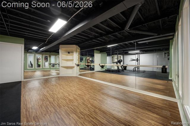 910 Edgemont Park, Grosse Pointe, MI 48230