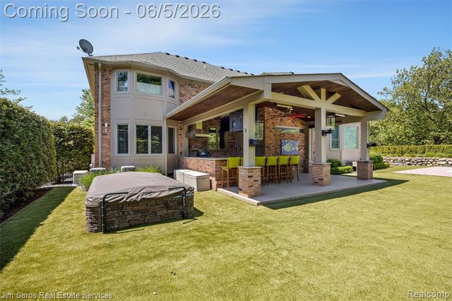 910 Edgemont Park, Grosse Pointe, MI 48230
