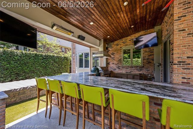 910 Edgemont Park, Grosse Pointe, MI 48230