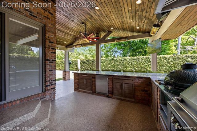 910 Edgemont Park, Grosse Pointe, MI 48230