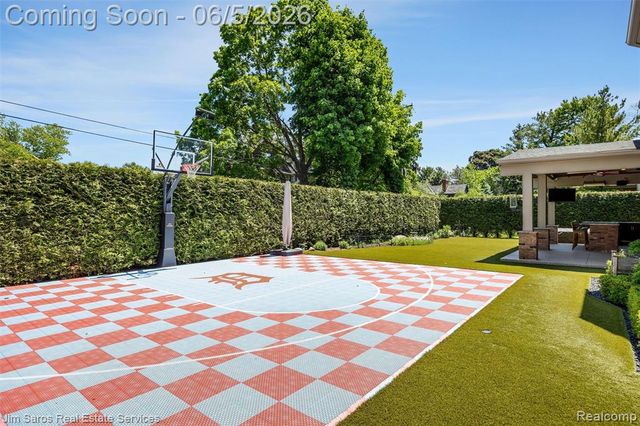910 Edgemont Park, Grosse Pointe, MI 48230