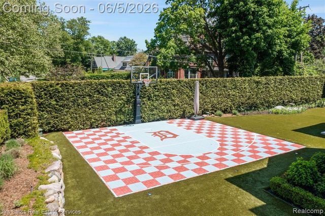 910 Edgemont Park, Grosse Pointe, MI 48230