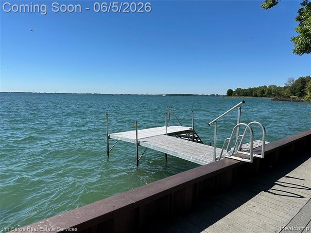 910 Edgemont Park, Grosse Pointe, MI 48230