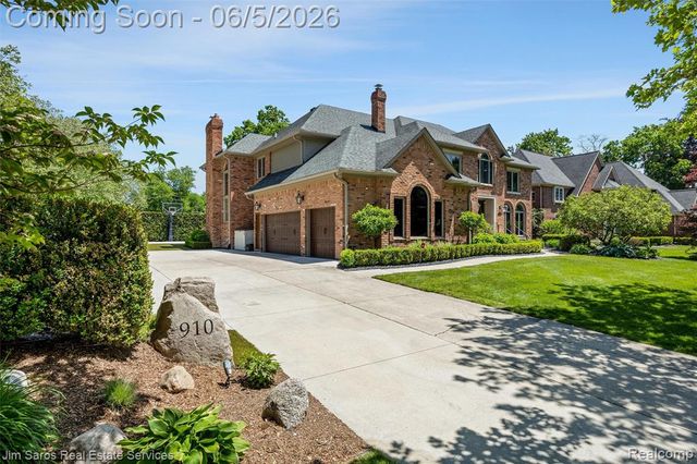 910 Edgemont Park, Grosse Pointe, MI 48230