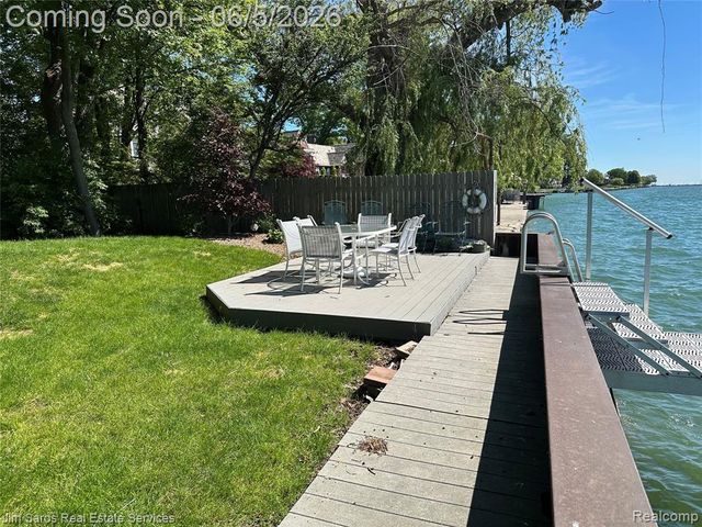 910 Edgemont Park, Grosse Pointe, MI 48230