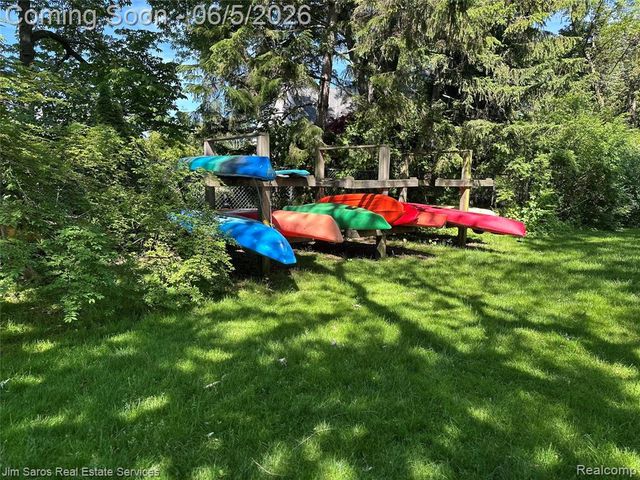 910 Edgemont Park, Grosse Pointe, MI 48230