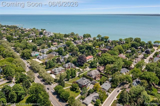 910 Edgemont Park, Grosse Pointe, MI 48230