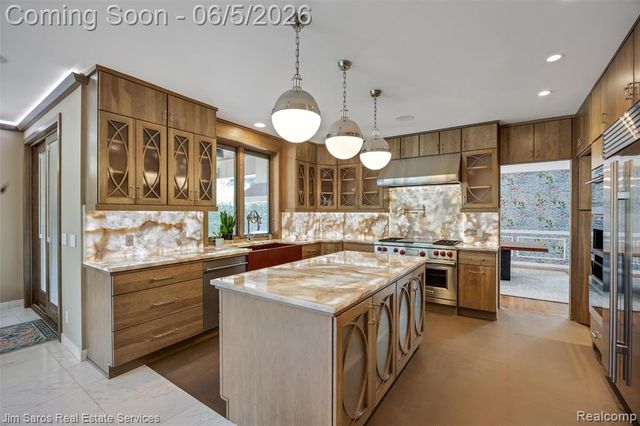 910 Edgemont Park, Grosse Pointe, MI 48230