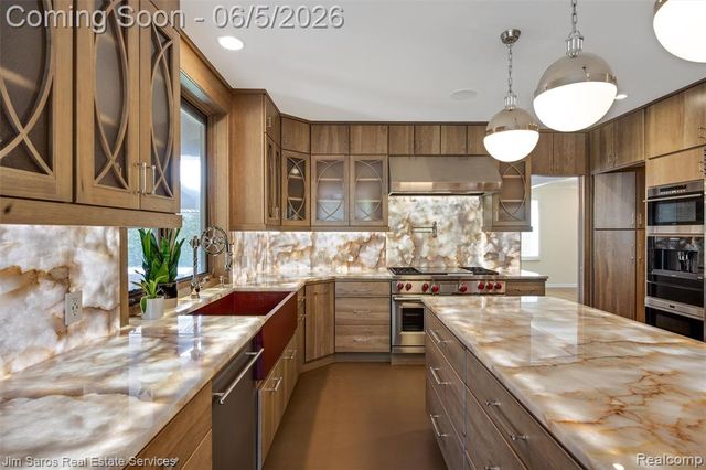 910 Edgemont Park, Grosse Pointe, MI 48230