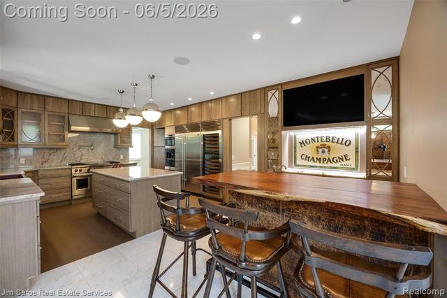910 Edgemont Park, Grosse Pointe, MI 48230