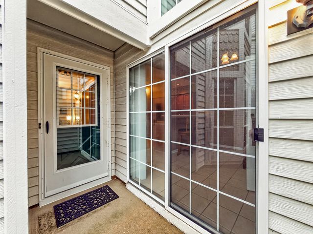 330 Stillwater Court 330, Wauconda, IL 60084