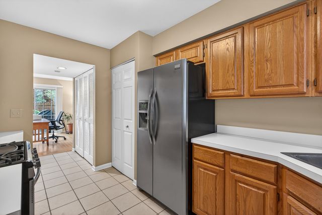 330 Stillwater Court 330, Wauconda, IL 60084