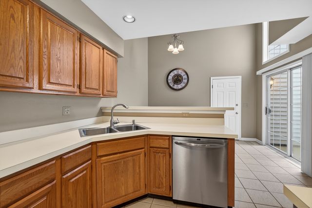 330 Stillwater Court 330, Wauconda, IL 60084