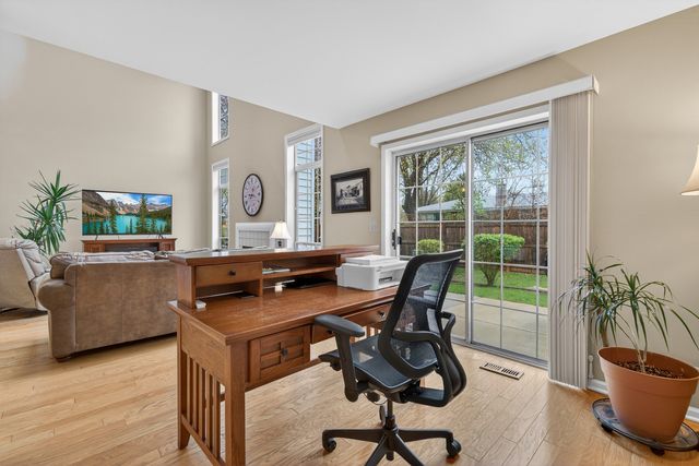 330 Stillwater Court 330, Wauconda, IL 60084