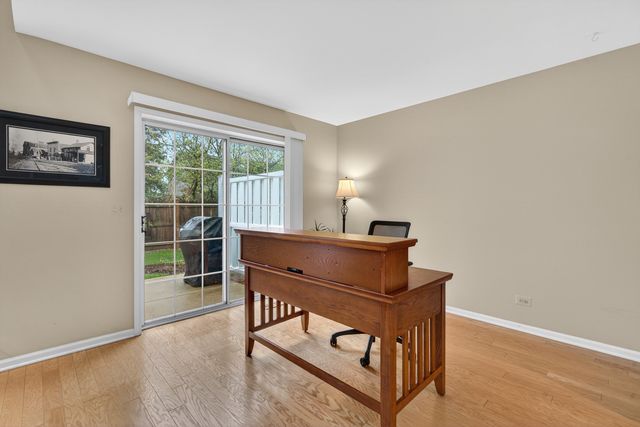 330 Stillwater Court 330, Wauconda, IL 60084