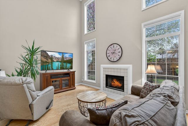 330 Stillwater Court 330, Wauconda, IL 60084