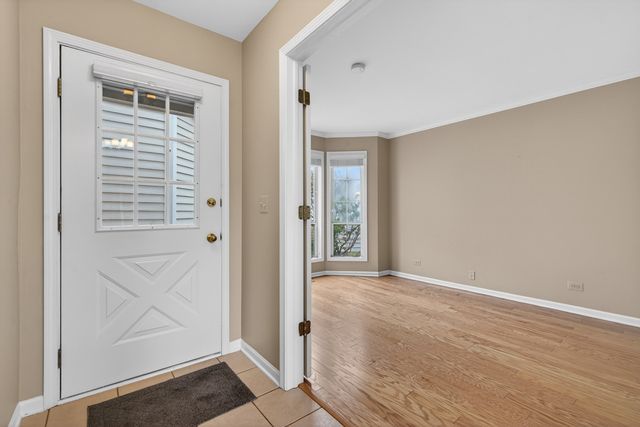330 Stillwater Court 330, Wauconda, IL 60084
