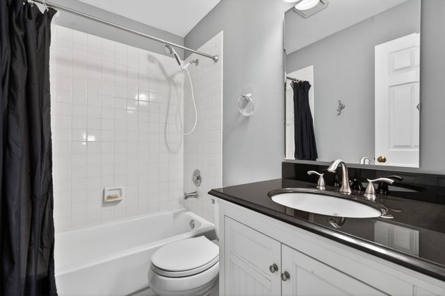 330 Stillwater Court 330, Wauconda, IL 60084