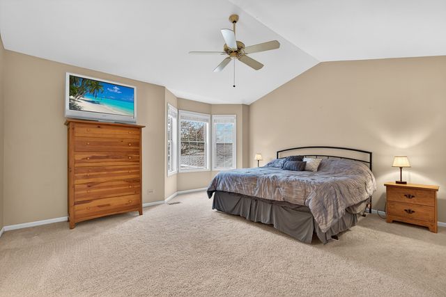 330 Stillwater Court 330, Wauconda, IL 60084