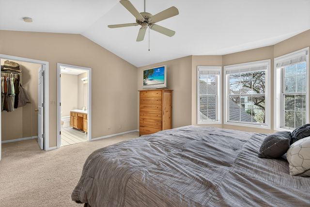 330 Stillwater Court 330, Wauconda, IL 60084