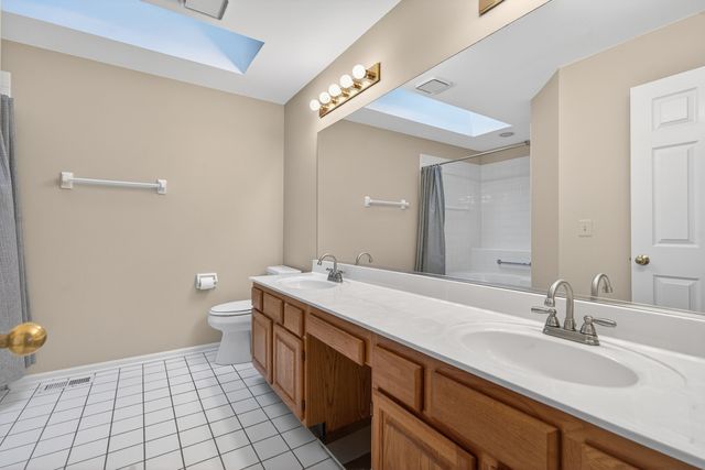 330 Stillwater Court 330, Wauconda, IL 60084