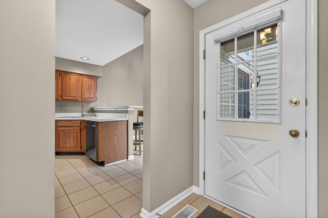 330 Stillwater Court 330, Wauconda, IL 60084